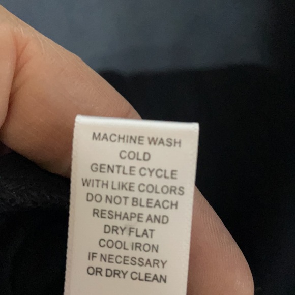 Cable & Gauge 1x black swing top super soft asymmetrical hemline nwot - Picture 9 of 10